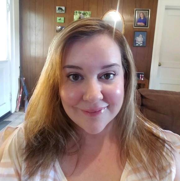 Meet your Posher, Amanda - Picture 1 of 1